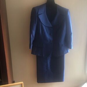 Tahari Deep Blue Jacket and skirt Suit
